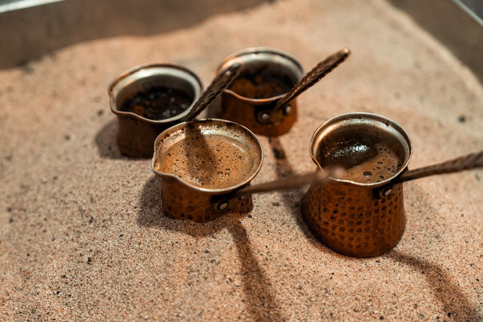 Cafea la ibric pe nisip
